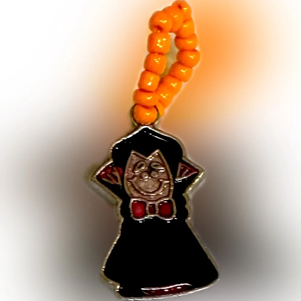 VTG VAMPIRE DRACULA BEADED RING CHARM HALLOWEEN JEWELRY HANG ON NECKLACE CORD .5